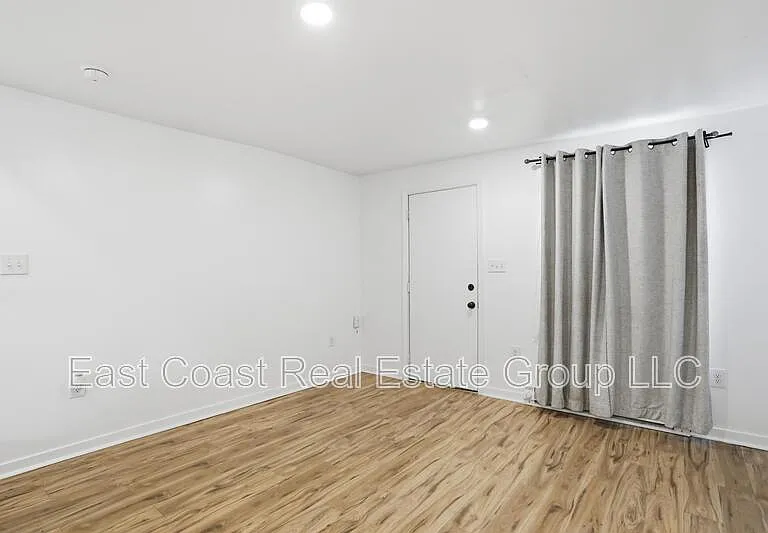 316 N High St — Photo 8