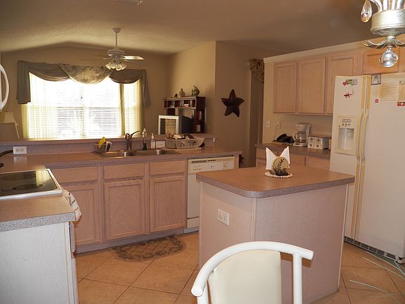 4th image of 294 Fareham Dr