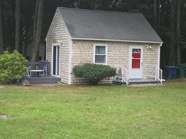 41 Gallup Ln, Waterford, CT 06385
