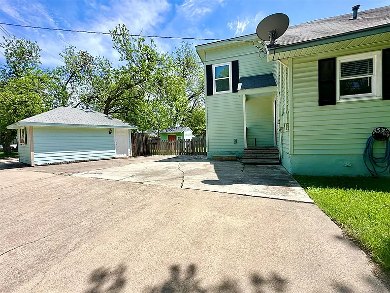 1501 S Church St #A — Photo 26