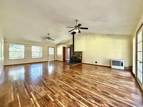 3rd image of 481 Abegg Rd
