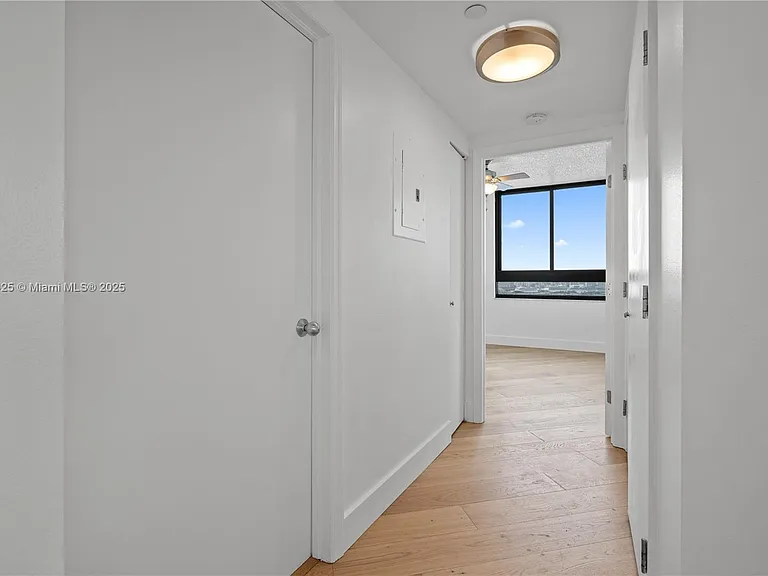 1300 West Ave #2700 — Photo 15
