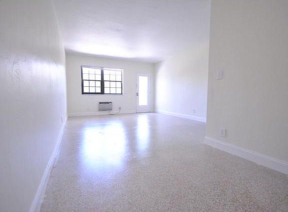 3rd image of 7985 Crespi Blvd APT 3