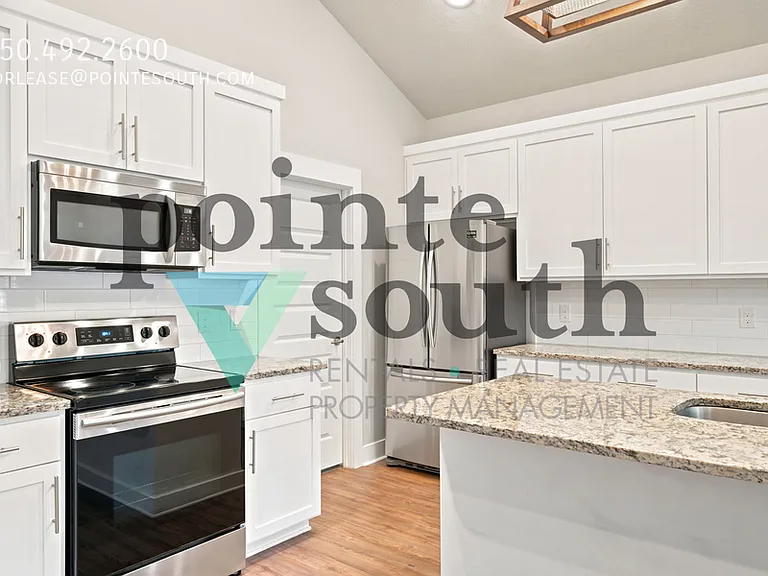 1010 N D St — Photo 8