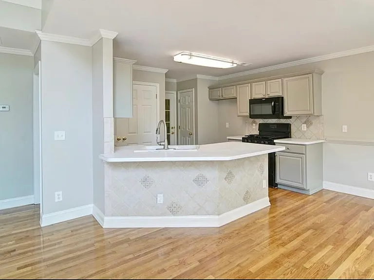542 Parkstone Ln — Photo 7