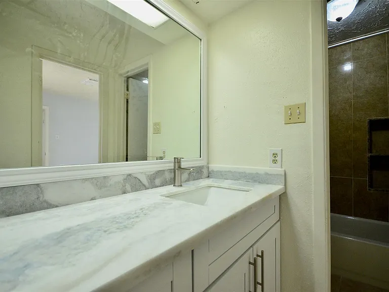 6407 S Briar Bayou Dr — Photo 16