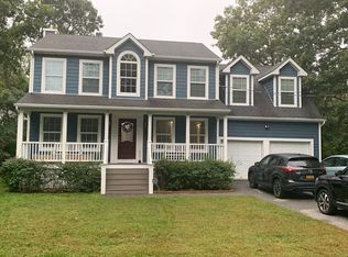 6 Jefferson Pl, Mastic, NY 11950