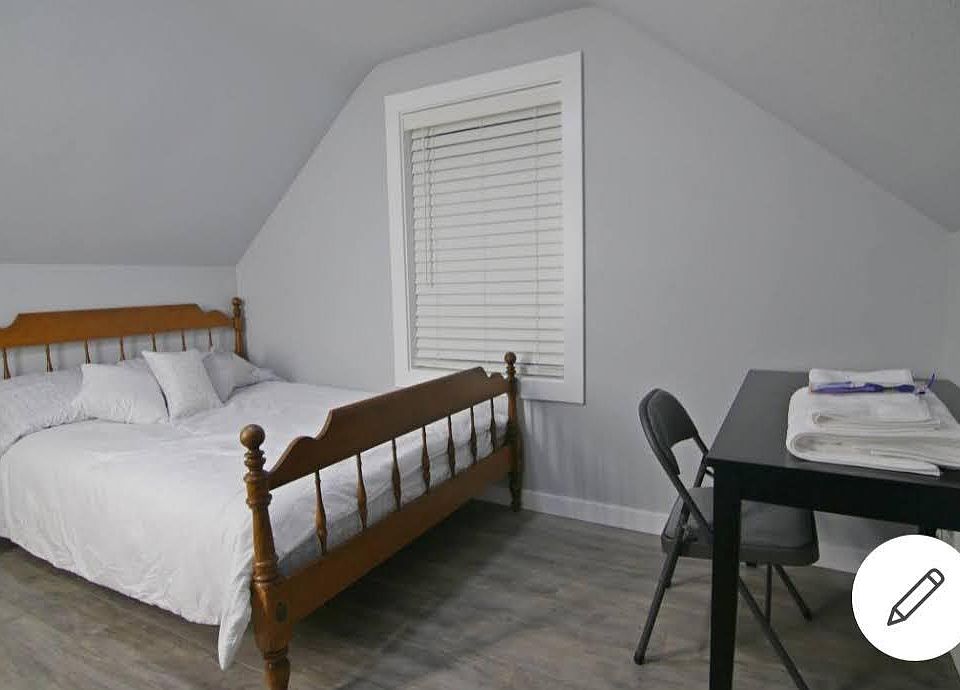 1st image of 2409 Grandview Dr W #5