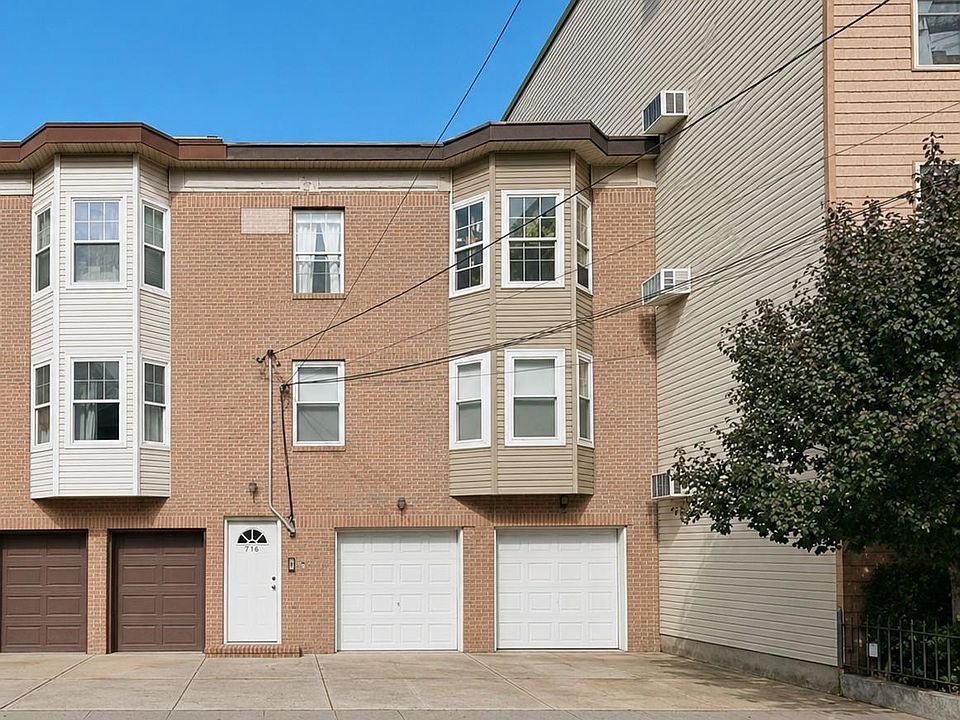 1st image of 136 Morris St Floor 2