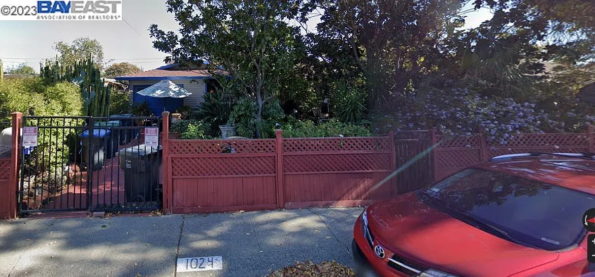 1024 1st St photo 1