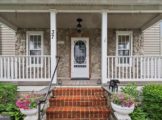 37 High St, Stewartstown, PA 17363