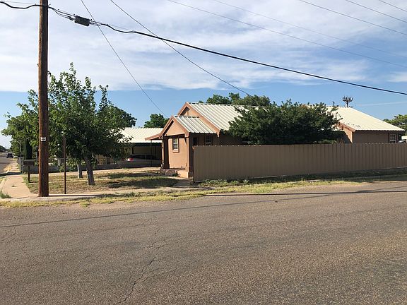 2nd image of 1019 Dorothea St