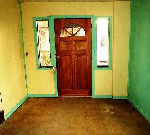 2nd image of 102 W Plumstead Ave