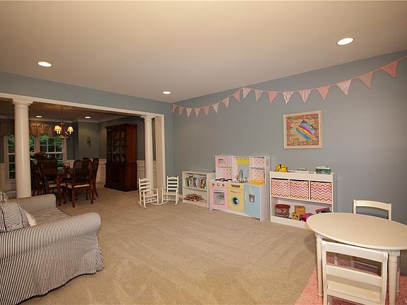 5th image of 9 Arrowood Ln