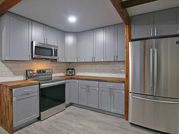 4th image of 2409 Grandview Dr W