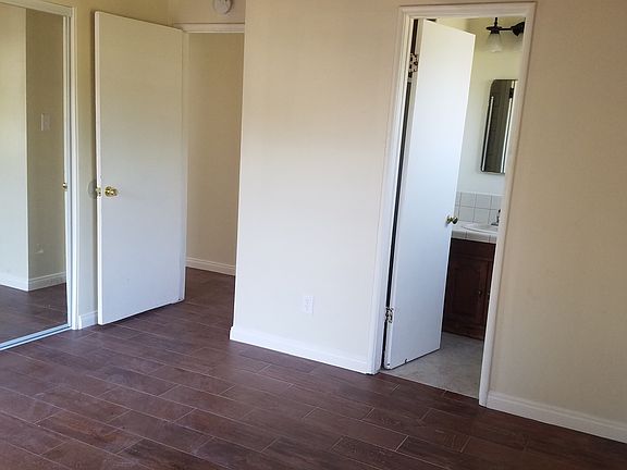 3rd image of 717 E Glenlyn Dr
