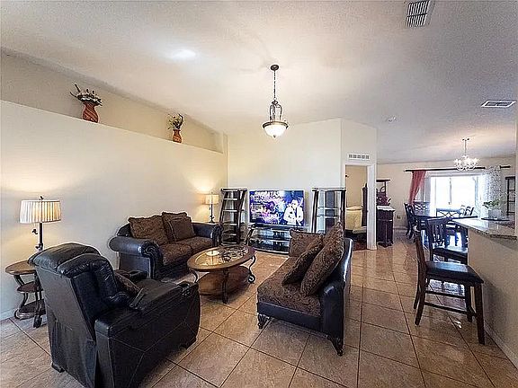 5th image of 212 Ashford Dr