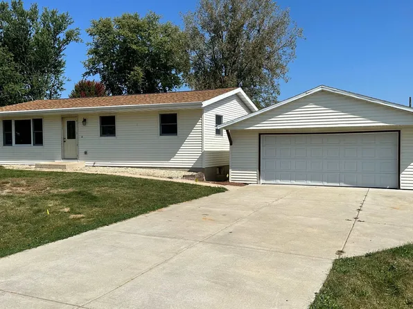 805 Pleasant View Dr, Stoughton, WI 53589