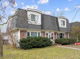 220 Dee Rd, North Aurora, IL 60542