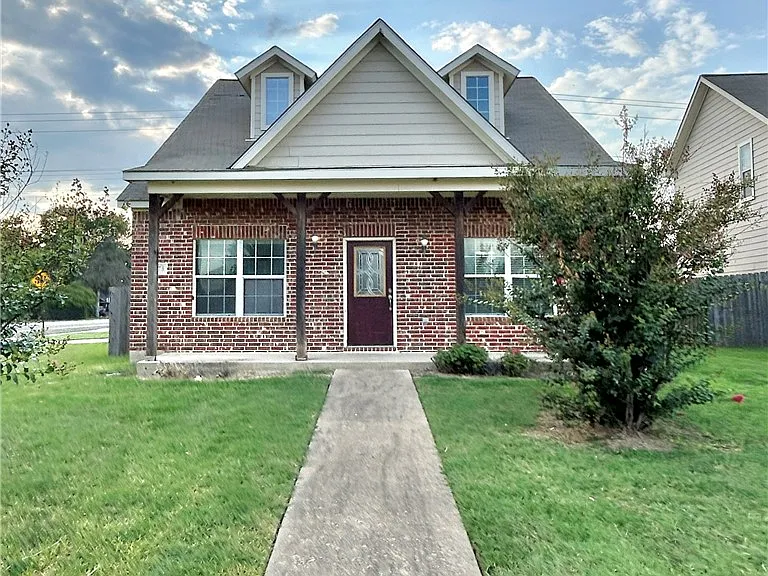 2477 Horse Shoe Dr — Photo 1