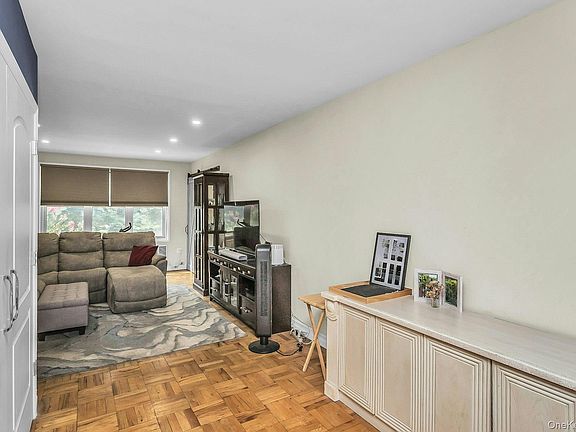 4th image of 23-55 Bell Boulevard #1H