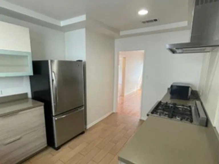 1111 S Cochran Ave — Photo 6