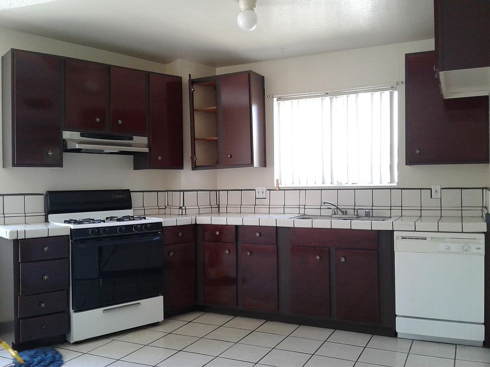 2nd image of 1233 Crescent Dr APT 3