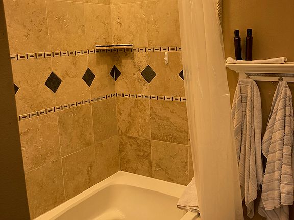 4th image of 9829 Estate Ln