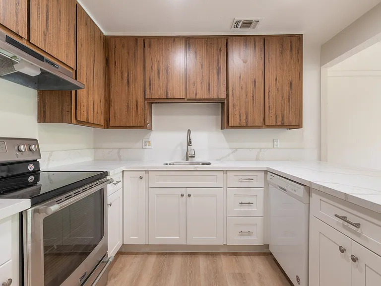 2404 Berrywood Dr — Photo 8