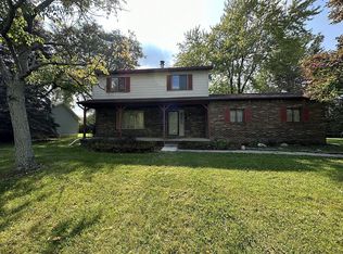 1277 River Oaks Dr, Flint, MI 48532