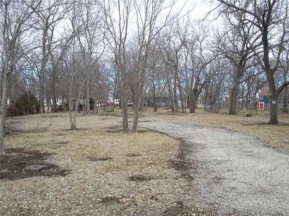 429 E 5th St, Pomona, KS 66076