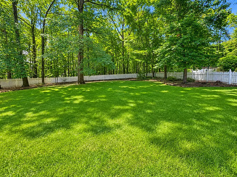 1411 Deer Spring Ct — Photo 24