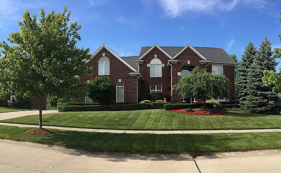 1st image of 2615 Hawthorne Dr N
