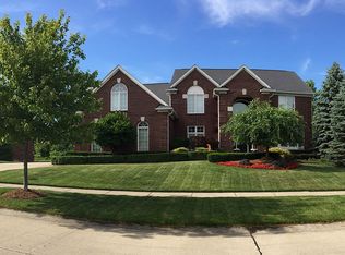 2615 Hawthorne Dr N, Shelby Township, MI 48316