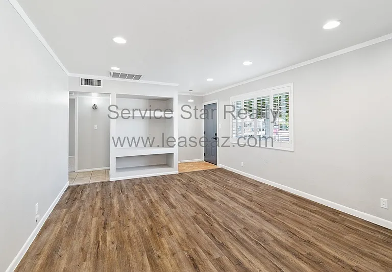 6916 E Windsor Ave — Photo 4