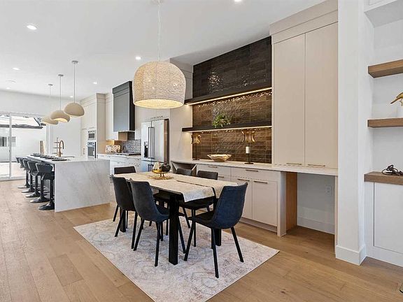 2nd image of 2419 E 26th St SW