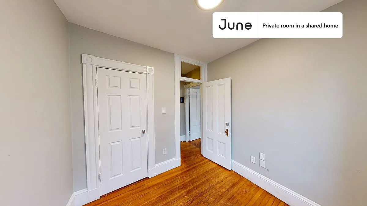 Full bedroom in 4 bed/2 bath home in Allston #1390 A — Photo 4