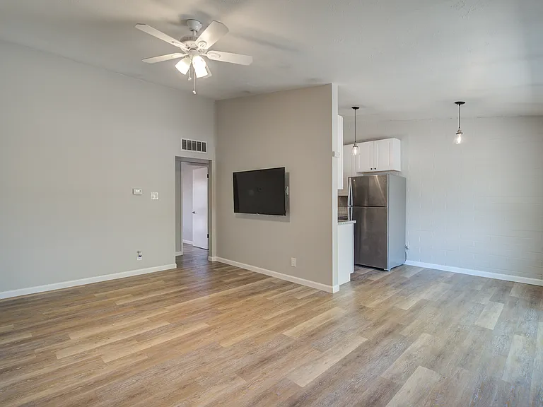 1600 S College Ave #2 — Photo 5