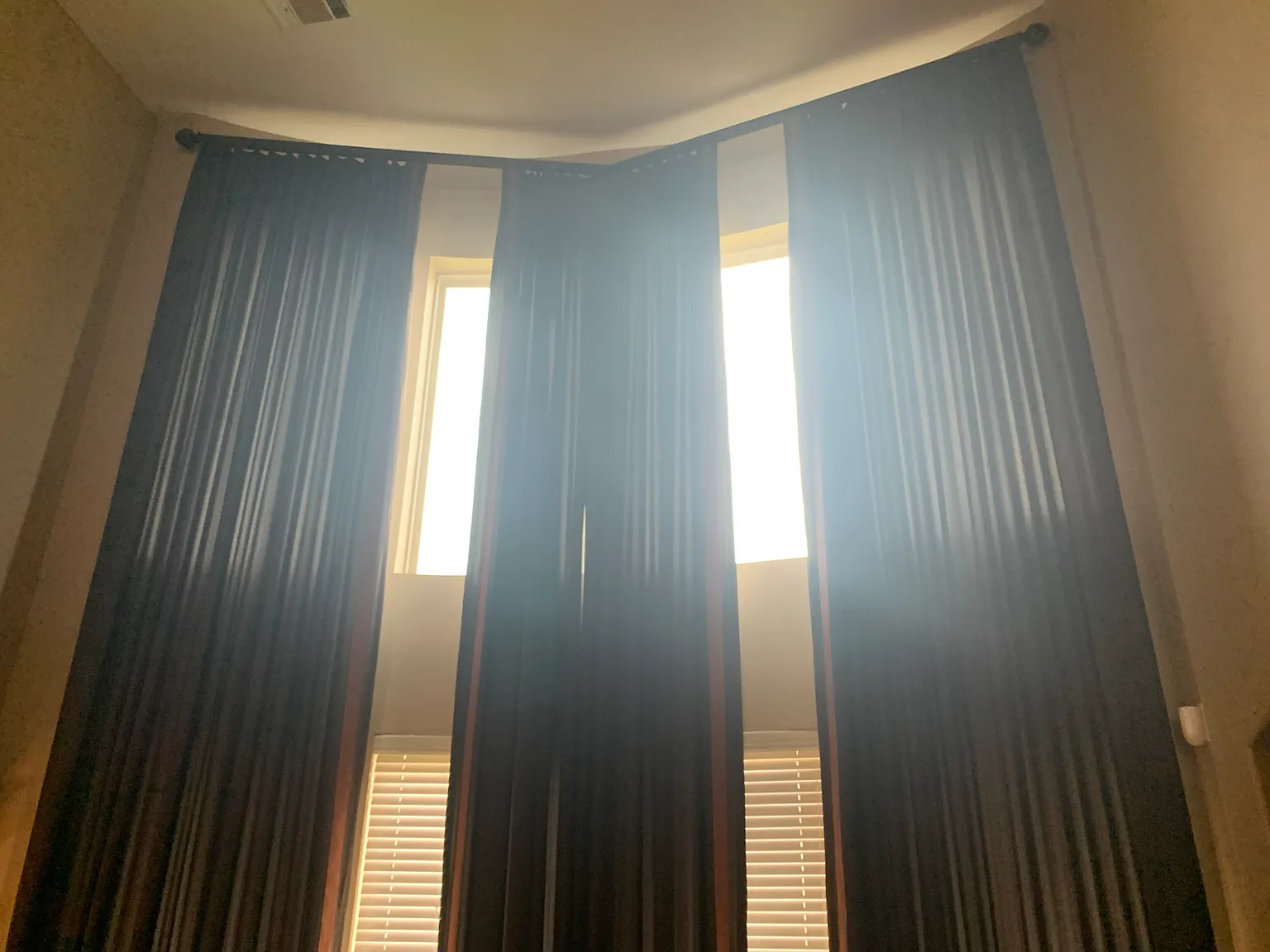 5 bed, 3925 sqft, $3,700 — Photo 3
