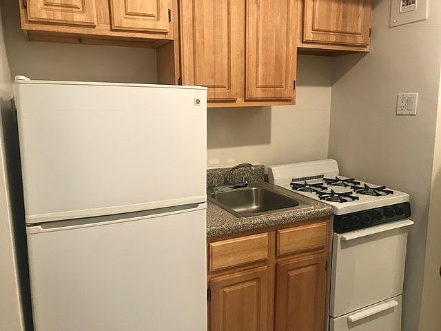 2nd image of 100 Sullivan St APT 7H