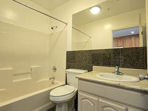 5th image of 5914 Camden St #1