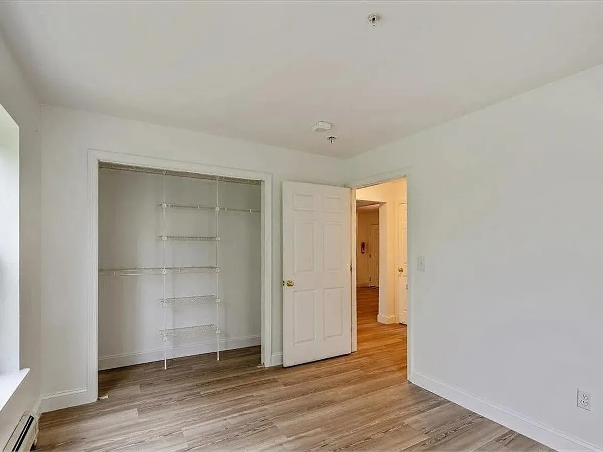 Building Photo - 301 Hildred Dr #301