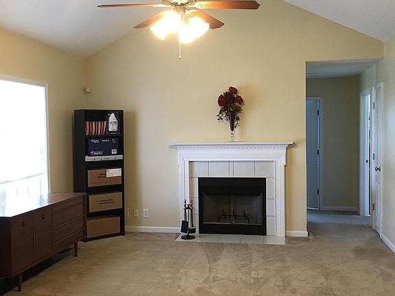 4th image of 1382 Jenny Ln
