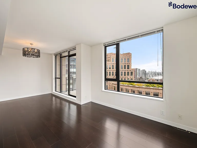 788 Richards St — Photo 4