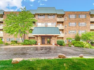 700 Perrie Dr APT 203, Elk Grove Village, IL 60007