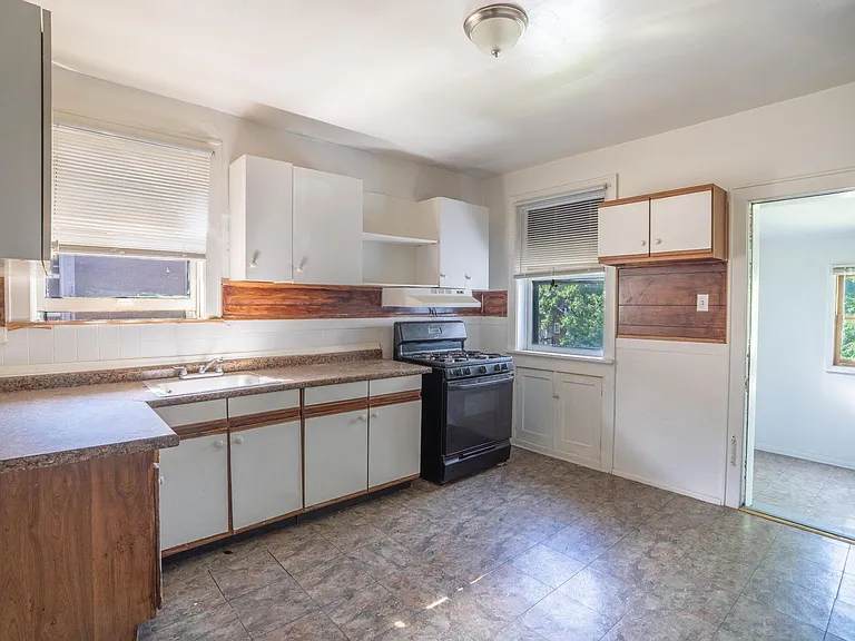 4641 Penrose St — Photo 10