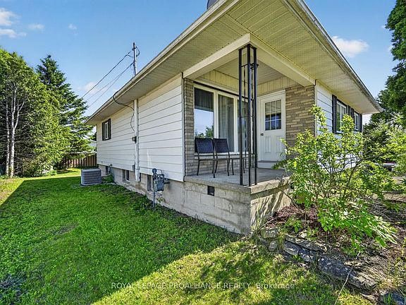 3rd image of 481 McAuley Rd