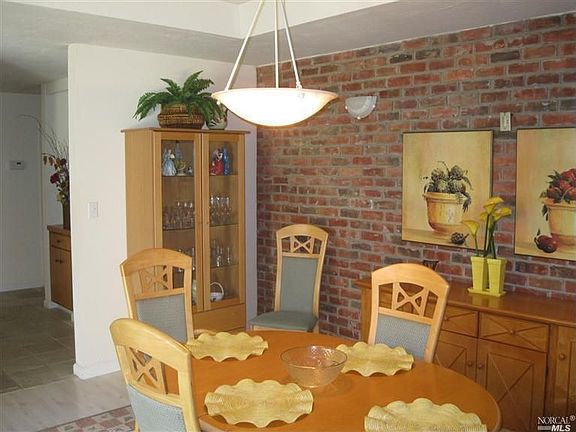 4th image of 303 Howard St