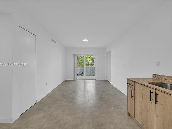 4th image of 14752 NE 6th Ave #118