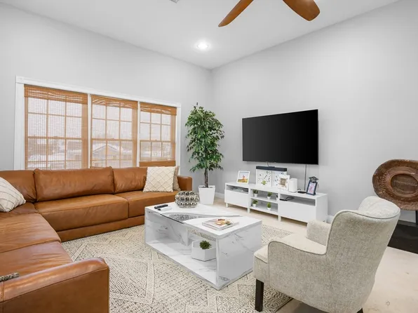 68 Center St #13, Barnstable, MA 02630